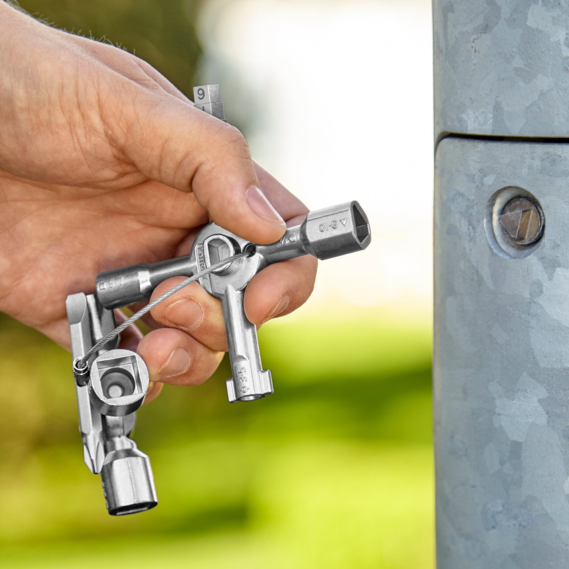 Knipex 00 11 01 TwinKey® Universal Control Cabinet Key - image 4