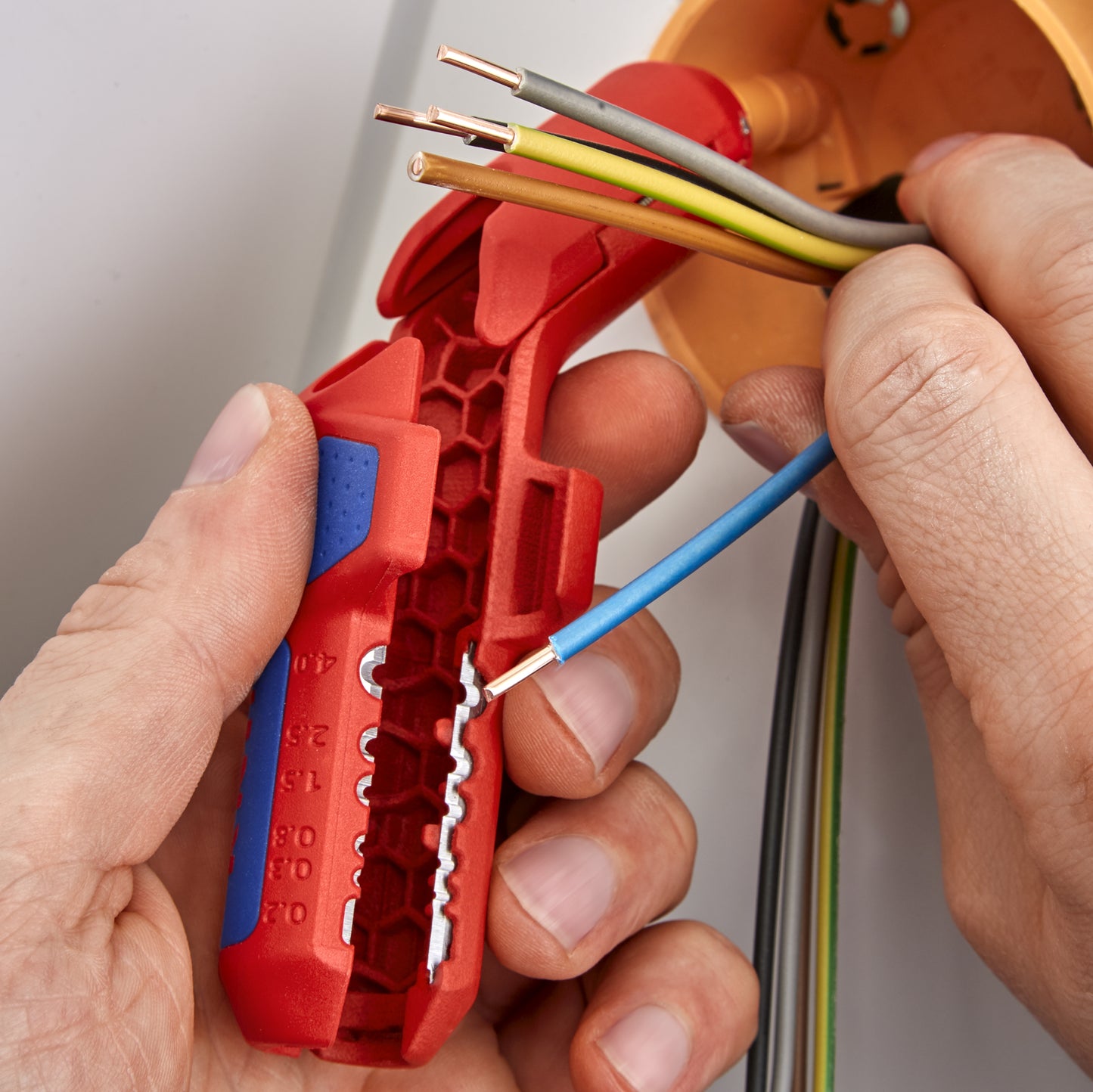 Knipex 16 95 01 SB ErgoStrip® Universal Dismantling Tool, Right-Handed - image 14