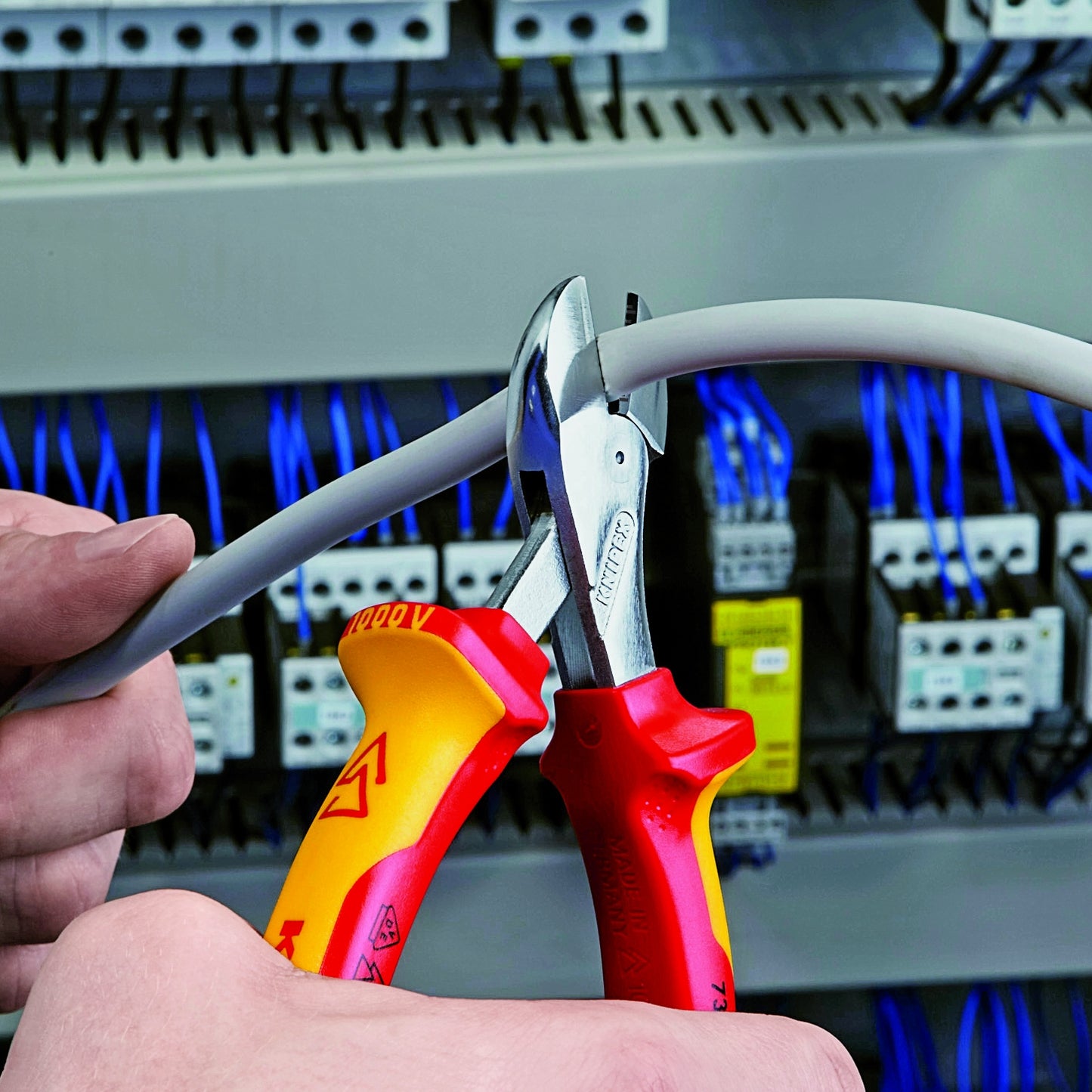 Knipex 73 06 160 X-Cut® Compact Diagonal Cutters-1000V Insulated - image 9