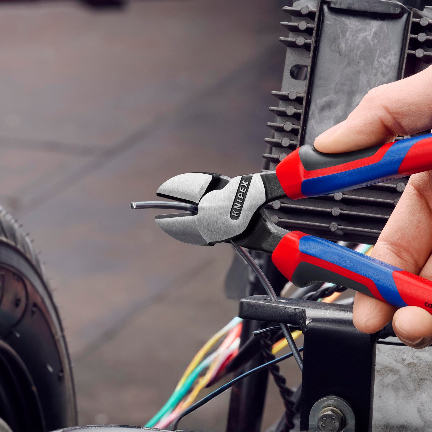 Knipex 74 22 200 High Leverage 12° Angled Diagonal Cutters - image 23