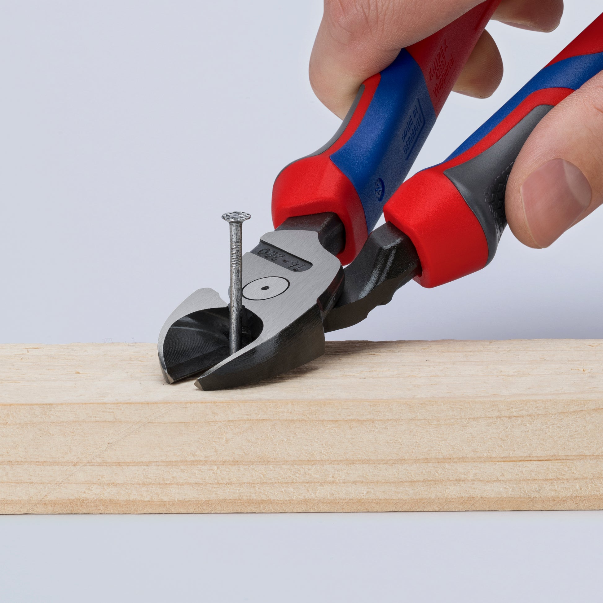 Knipex 74 22 200 High Leverage 12° Angled Diagonal Cutters - image 9