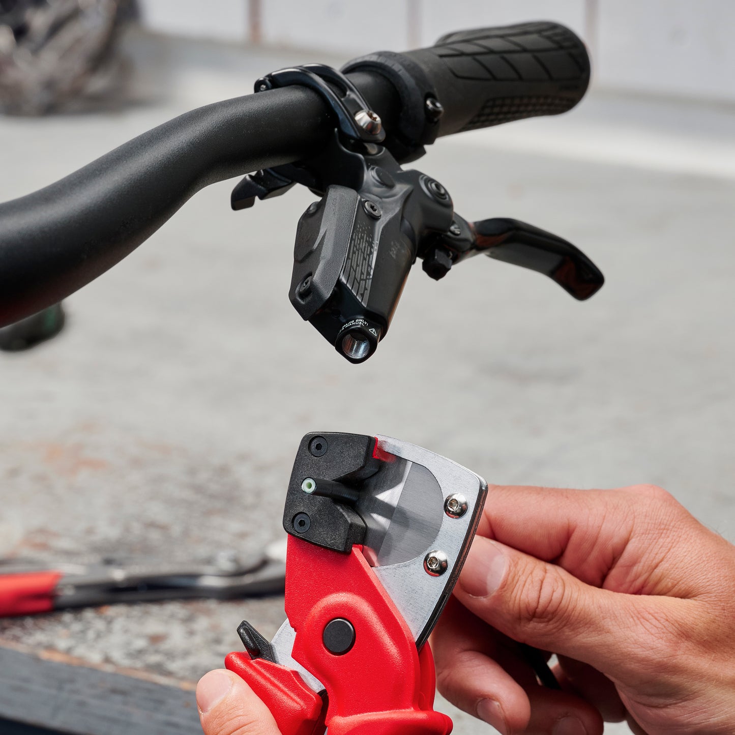 Knipex 90 10 185 Pneumatic Hose Cutter - image 9