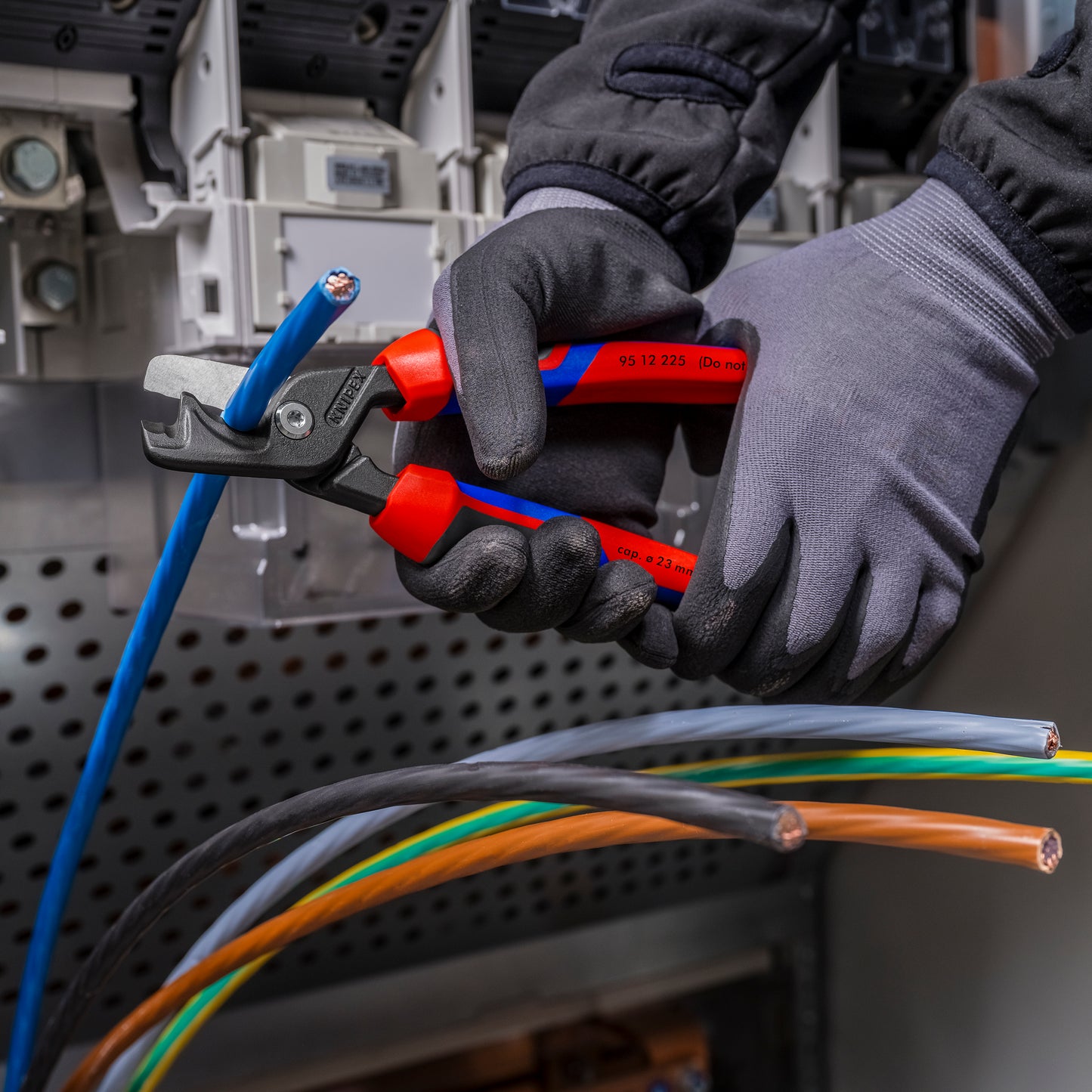 Knipex 95 12 225 StepCut® XL Cable Shears - image 9