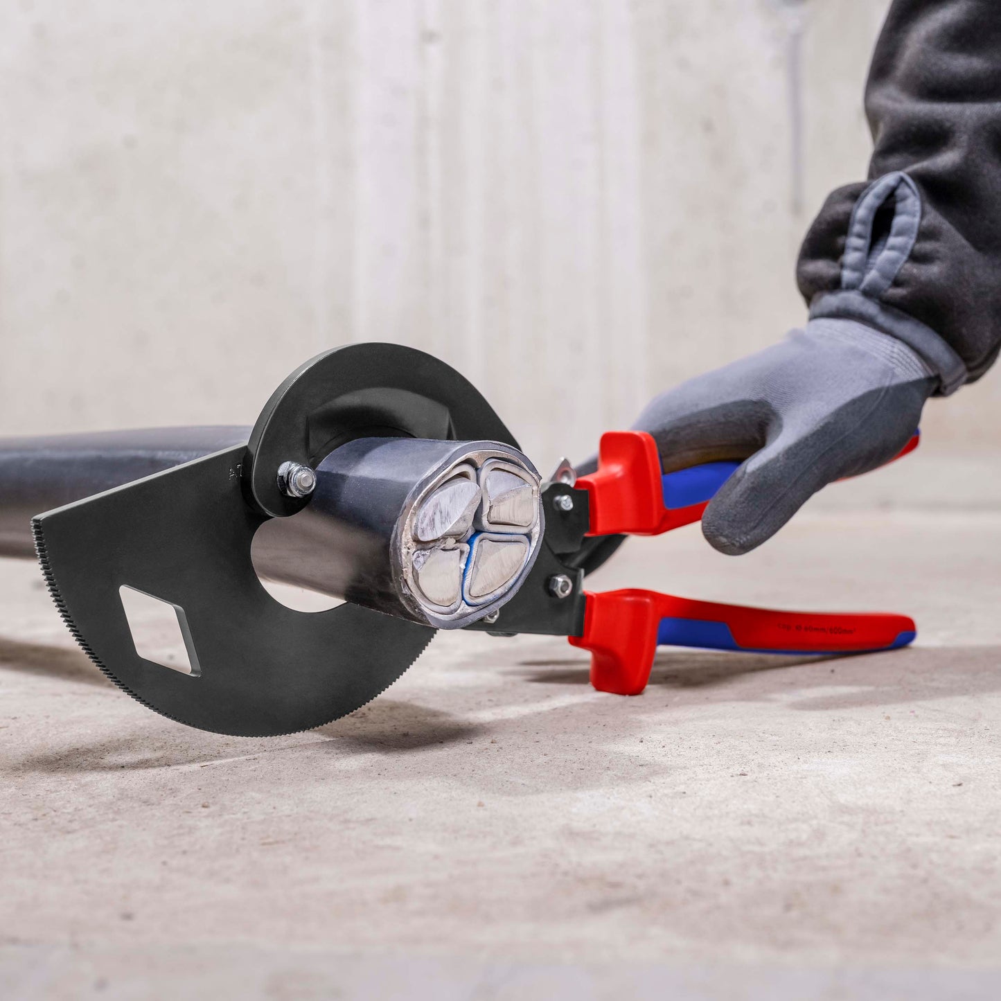 Knipex 95 32 320 3 Stage Drive Ratcheting Cable Cutter - image 4