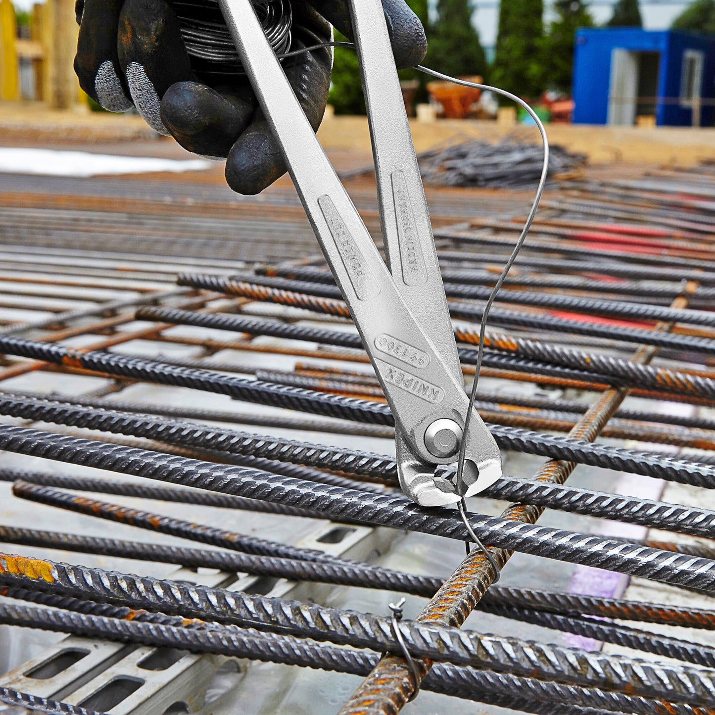 Knipex 99 14 300 High Leverage Concreters' Nippers - image 3
