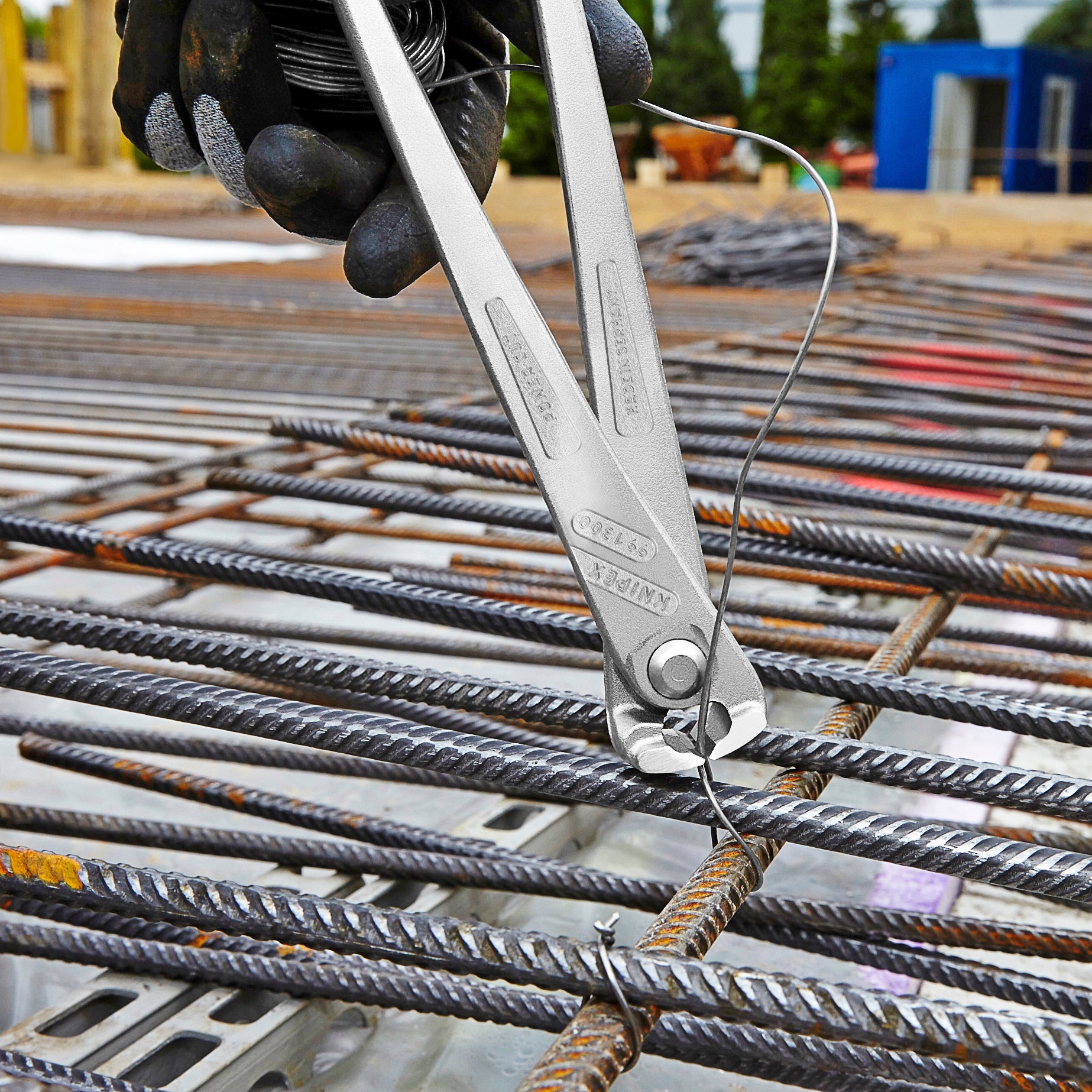 Knipex 99 14 300 High Leverage Concreters' Nippers - image 3